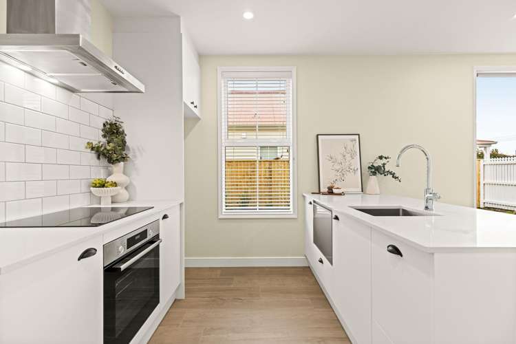 7A Waitikiri Drive Parklands_5