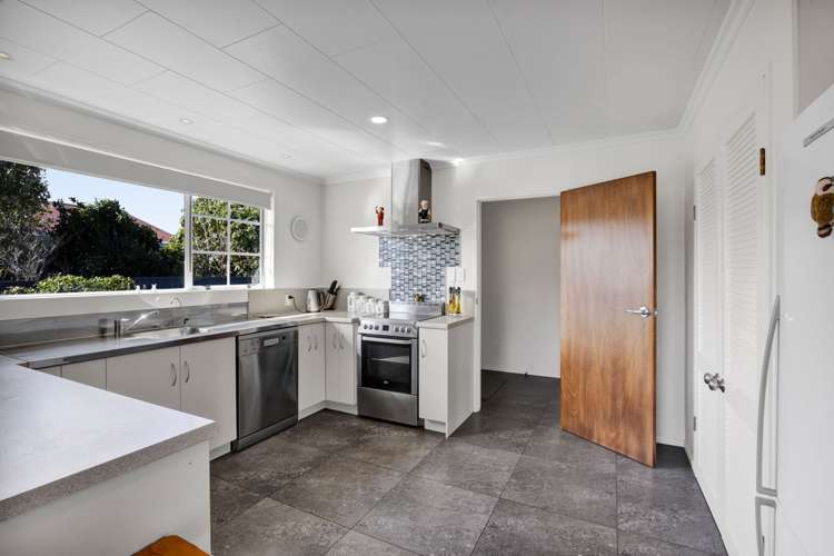 5 Flint Road West Stratford_6