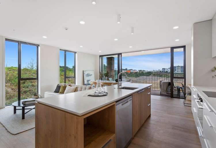 108/2 Grahame Breed Drive Three Kings_20