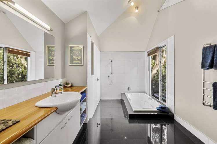 10 Earles Place Raglan_32