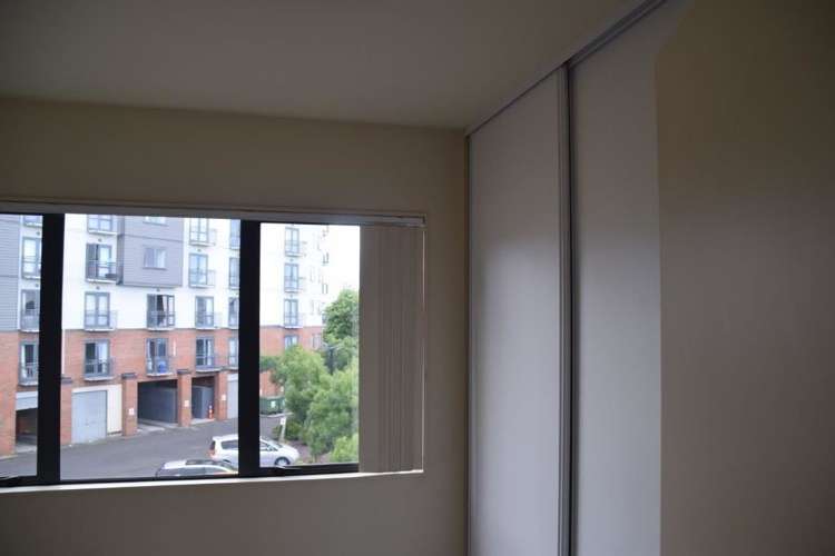 10/12 Crown Lynn Place New Lynn_14