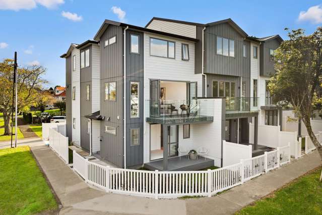 Luxurious Living - MAGS zone, Freehold