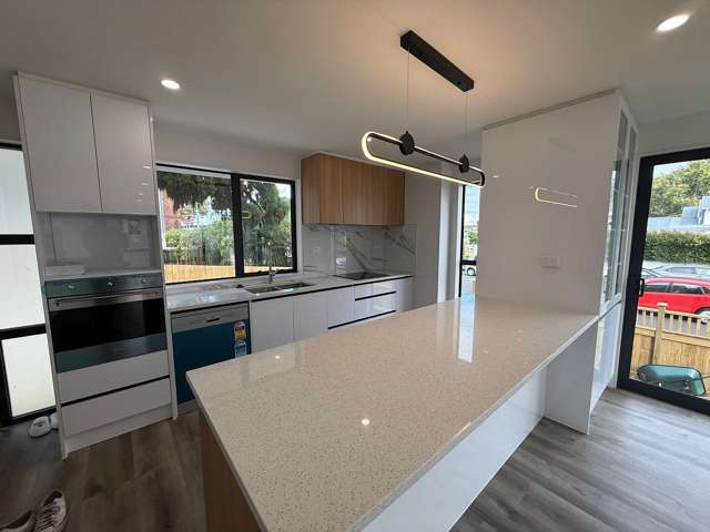 672 Mount Albert Road Royal Oak_4