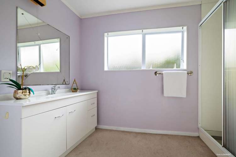 2/239 Edmonton Road Te Atatu South_7