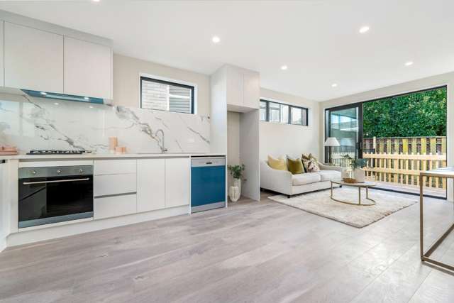 Spacious 3-Bedroom Townhouse with Private Garden