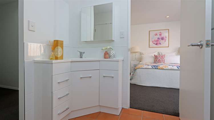 186 Henderson Valley Road Henderson_13