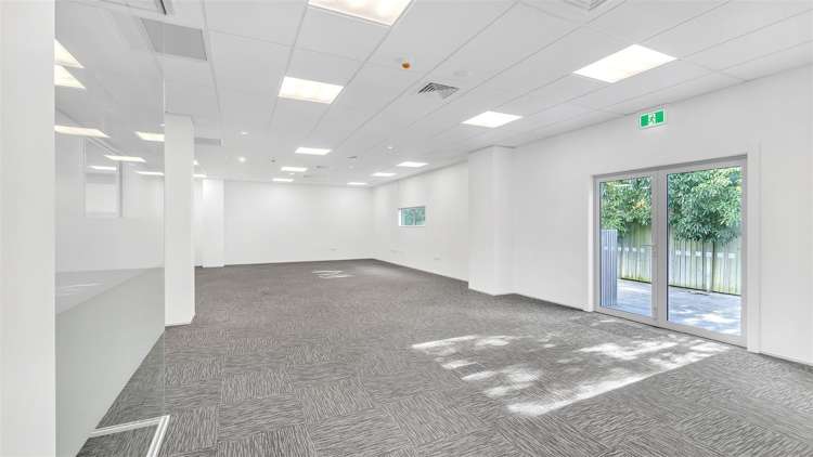 92 Russley Road Russley_1