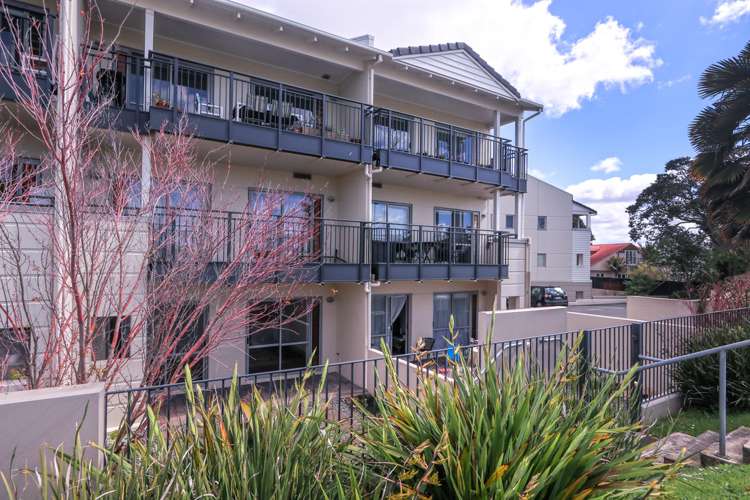 B2/71 Spencer Road Oteha_12