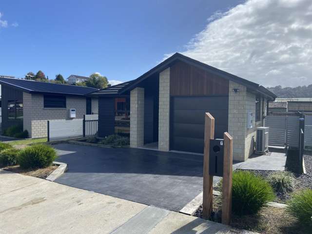 Modern home - live in or rent out!