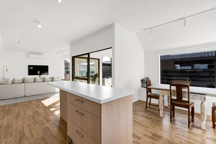 250 Tukapa Street Westown_5