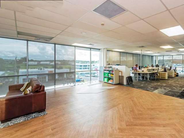 SIMPLE SPACE, GREAT POTENTIAL | TAKAPUNA LOCATION