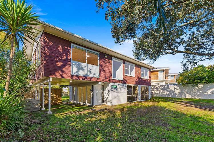4257 Great North Road Glendene_12