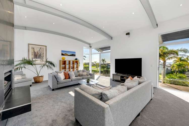 8 Intrepid Crescent Beachlands_17