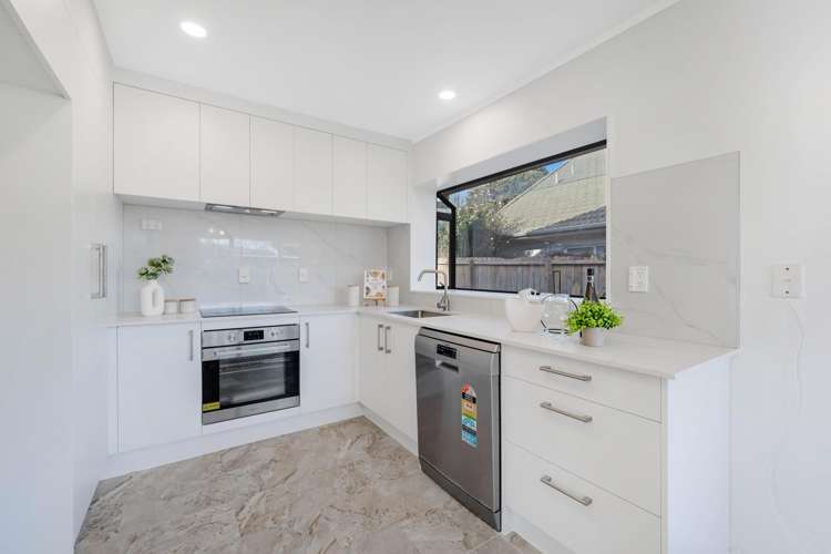2/9 Bernie Edwards Place Botany Downs_7
