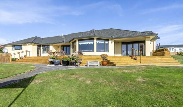 Refined Riverton Living with Panoramic Views