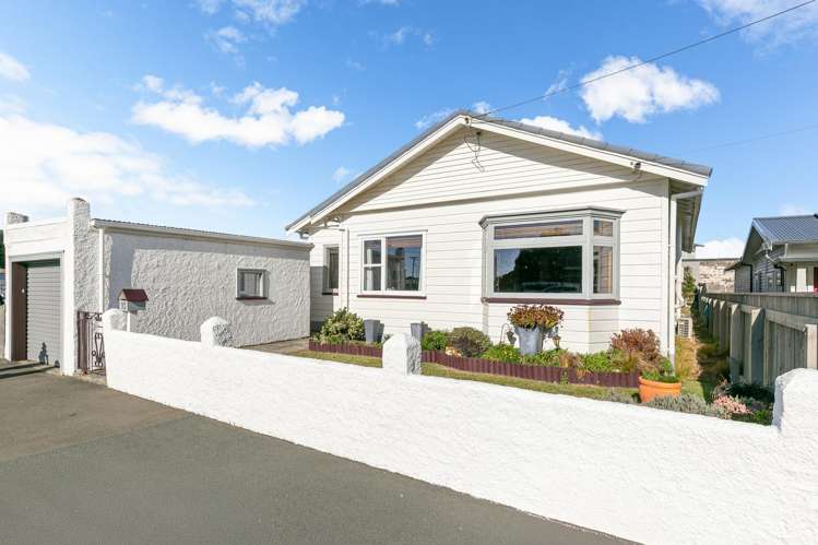 93 Apu Crescent Lyall Bay_17