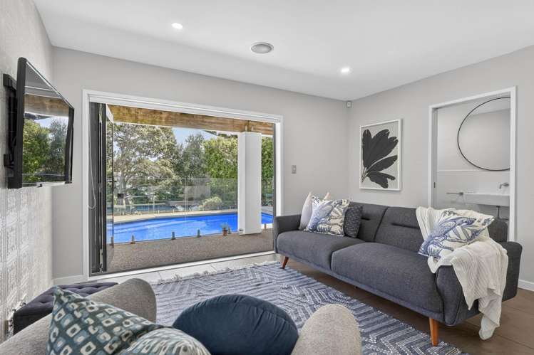 17 Mayfair Crescent Mairangi Bay_13