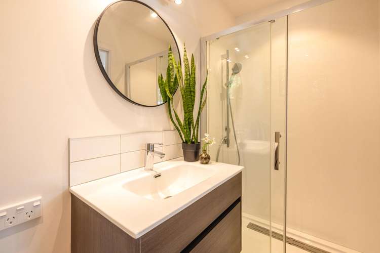 58 Victoria Road South Onetangi_25