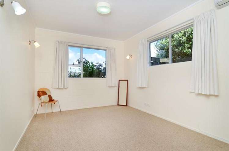 24 Taitua Drive Te Atatu South_21