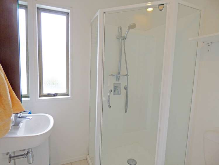 36b/21 Hunters Park Drive Three Kings_7