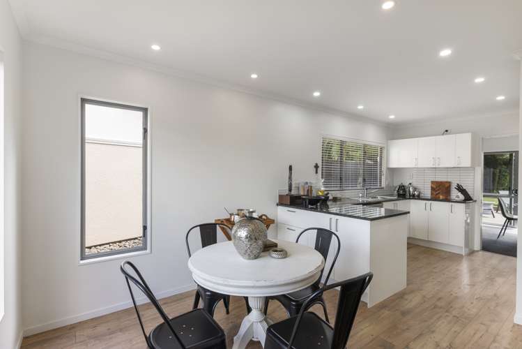 16 Chettle Court New Lynn_10