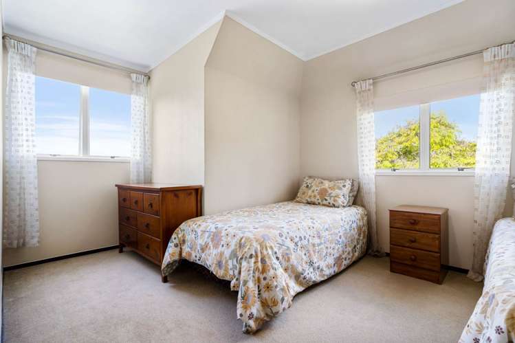 2/1 Trias Road Totara Vale_11