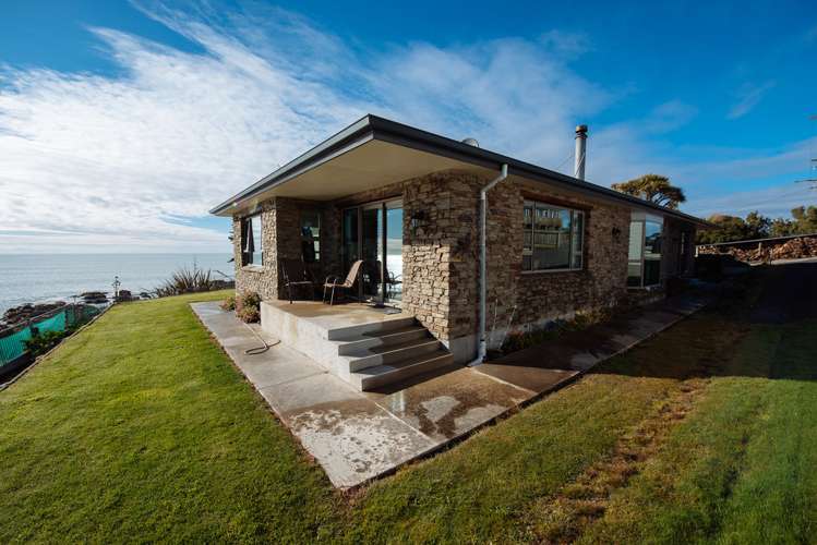 9 Esplanade Kaka Point_15