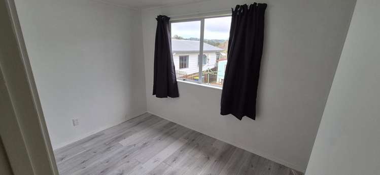 Upstairs 1/14 Chislehurst Street Henderson_11