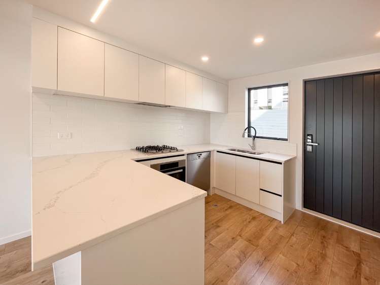 5/737 East Coast Road Browns Bay_1