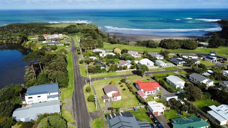 16 Layard Street Opunake_19