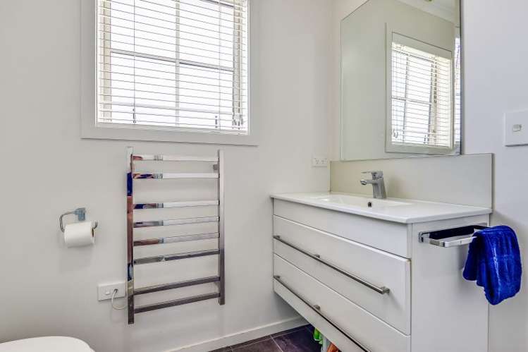 69 Chiefs Court Hamilton East_12