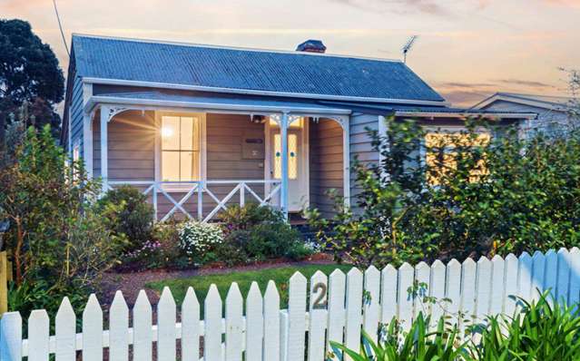 $879K 'bargain': Do-up could end up being Devonport peninsula's cheapest cottage