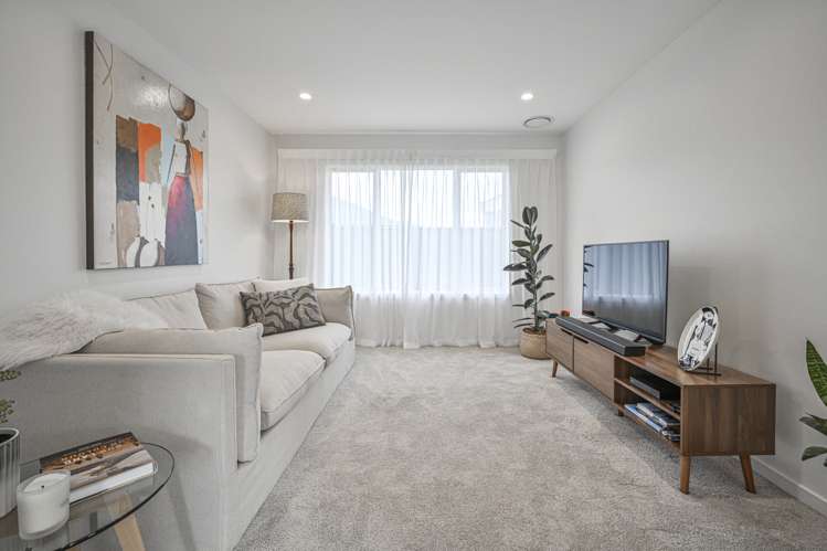 9 Meech Way Frimley_6