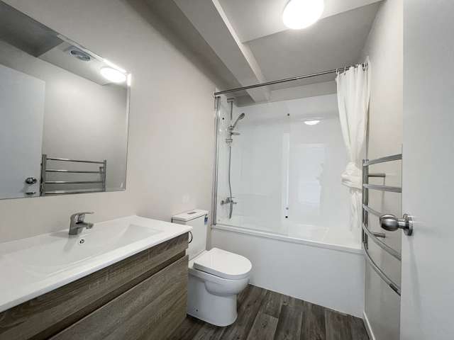2/338 Royal Road Massey_2