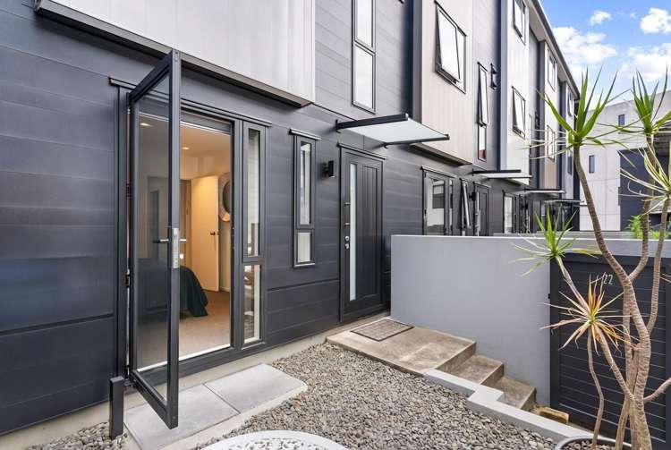 Suite 22/8 Dock Street City Centre_14