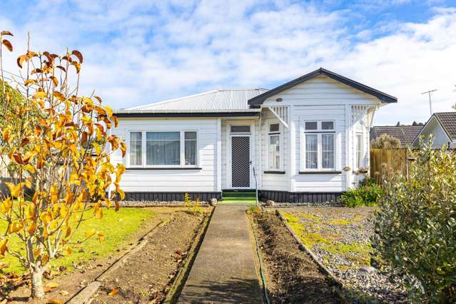 Charming 1910s Villa in Taumarunui Awaits You!
