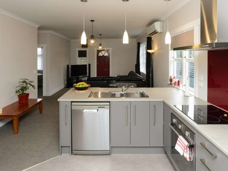 606 Willowpark Road North 10490_2