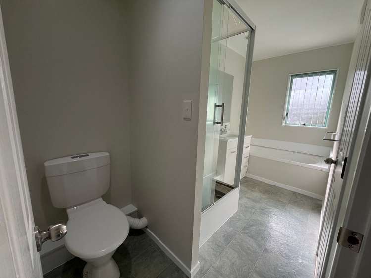 2/7 Marbeth Court Botany Downs_14