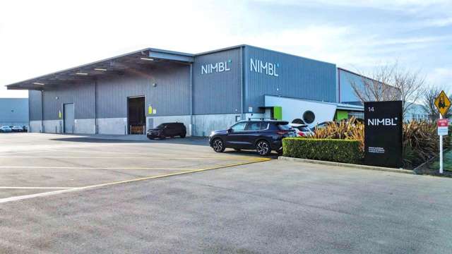 Dakota Business Park: Expansive Warehouse