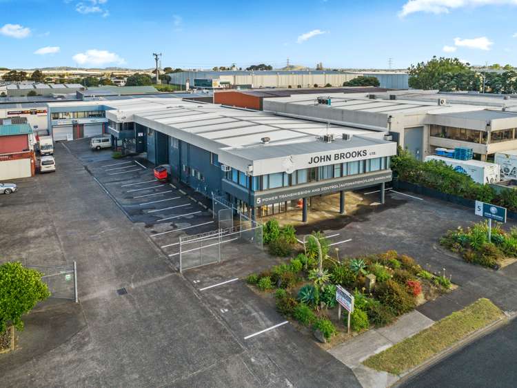 Units A and B/5 Andromeda Crescent_0