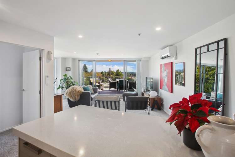 2A/84 Gunner Drive Te Atatu Peninsula_10