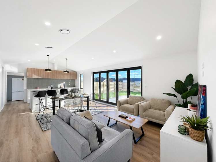 1 Candlesticks Crescent Lincoln_5