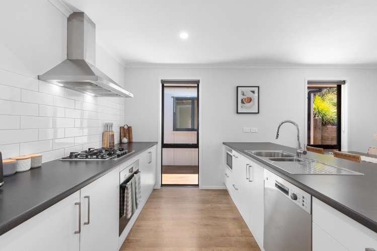 6 Martingale Drive Whitby_6