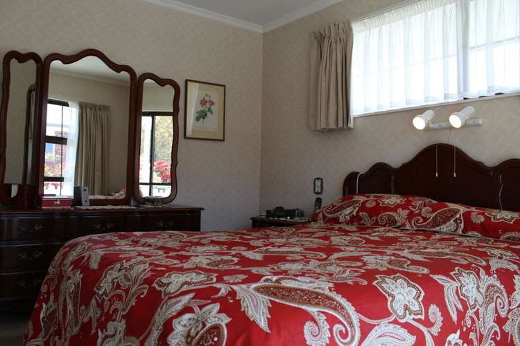 221 Middle Road Allenton_11