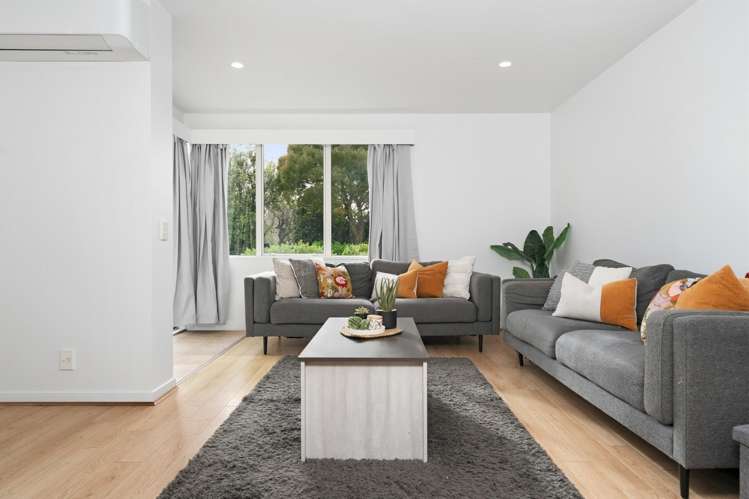 2/64a Toorak Avenue_2