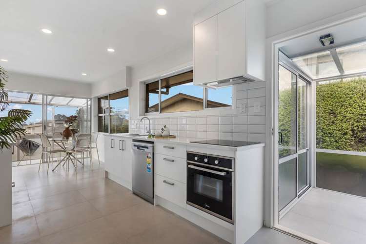 832 East Coast Road Oteha_8