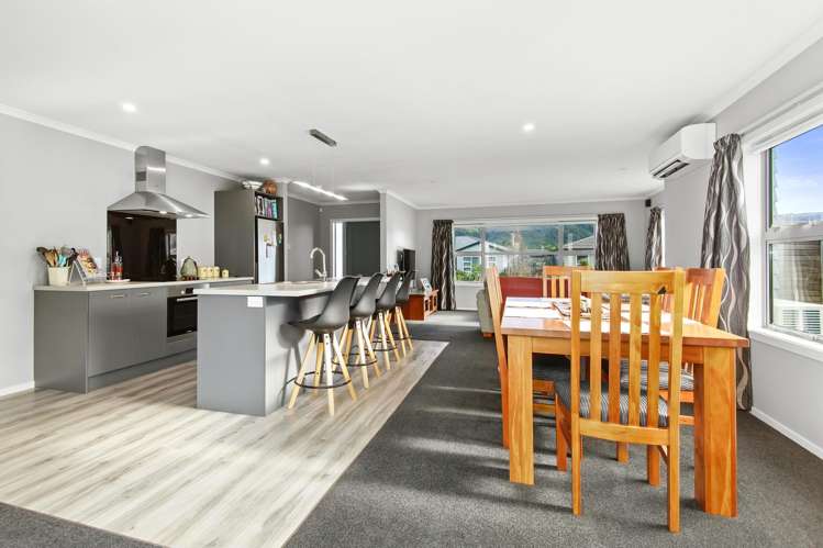 7 Barry Groucott Grove Wainuiomata_7