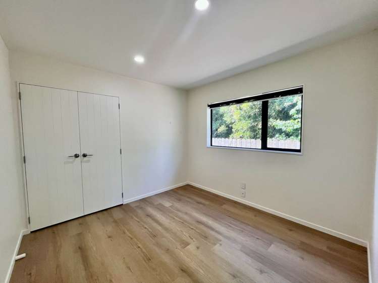 8 Landseer Place Blockhouse Bay_6