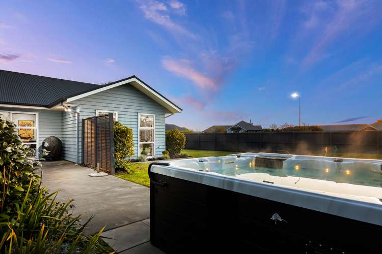 7 Barnsley Crescent West Melton_19