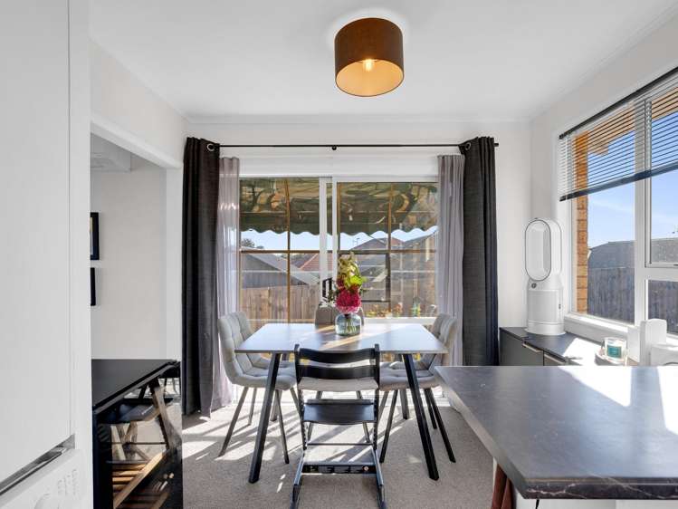 77 Houchens Road Glenview_4